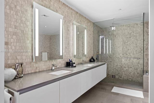 88 SW 7th St 809, Miami, FL 33130