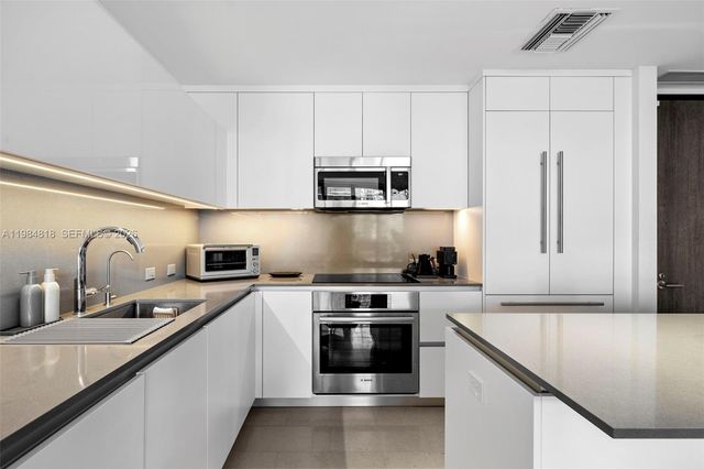 88 SW 7th St 809, Miami, FL 33130