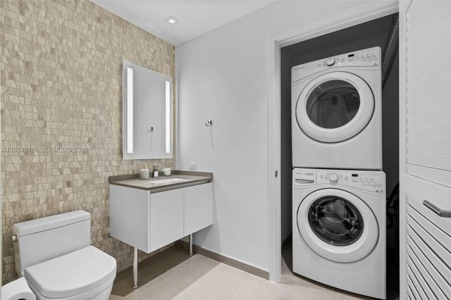 88 SW 7th St 809, Miami, FL 33130