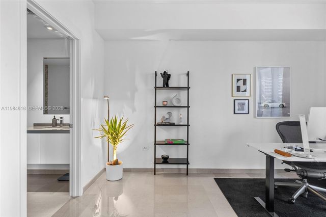 88 SW 7th St 809, Miami, FL 33130