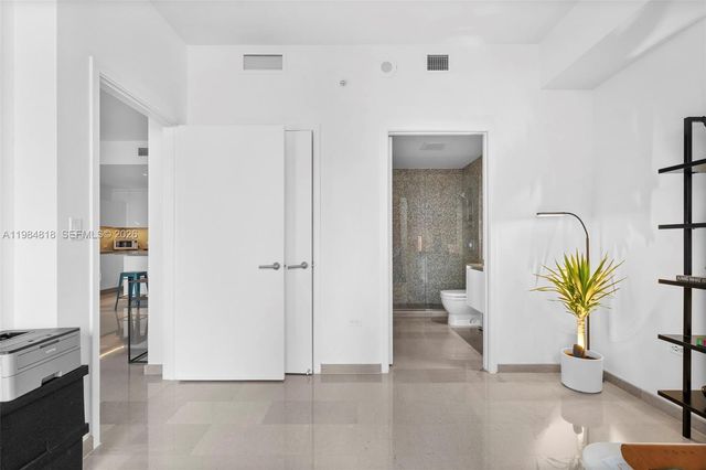 88 SW 7th St 809, Miami, FL 33130