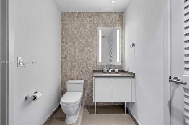 88 SW 7th St 809, Miami, FL 33130