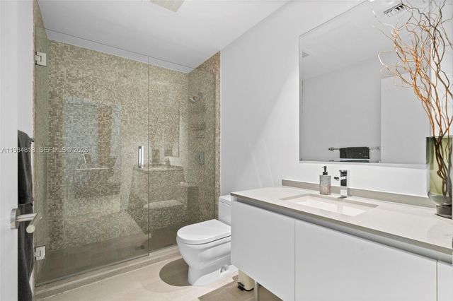 88 SW 7th St 809, Miami, FL 33130