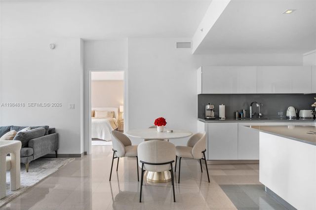 88 SW 7th St 809, Miami, FL 33130