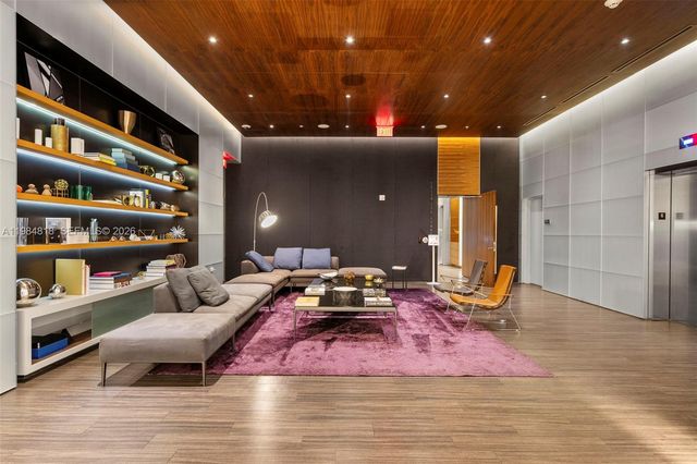 88 SW 7th St 809, Miami, FL 33130