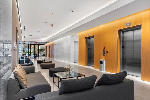 88 SW 7th St 809, Miami, FL 33130