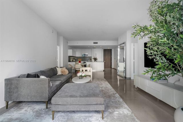 88 SW 7th St 809, Miami, FL 33130