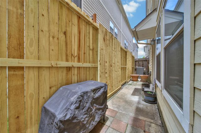 1612 W 25th Street, Houston, TX 77008