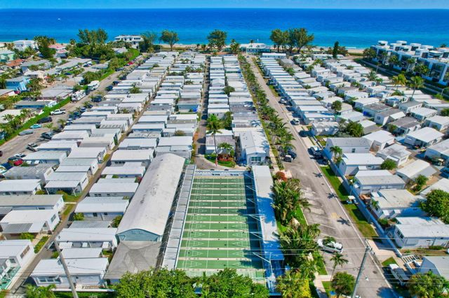 18 Juniper Drive J, Briny Breezes, FL 33435