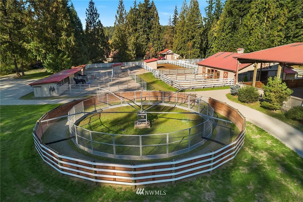 Image 1 of property listing at 33105 NE 24th Street, Carnation, WA 98014