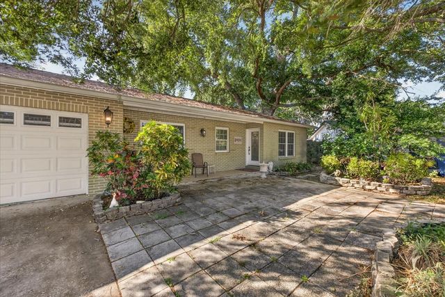 8404 SANDSTONE COURT, Tampa, FL 33615