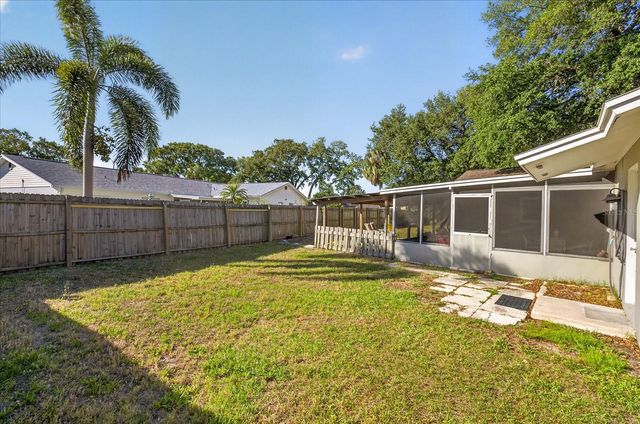 8404 SANDSTONE COURT, Tampa, FL 33615