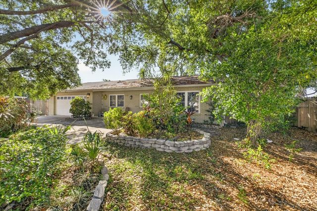 8404 SANDSTONE COURT, Tampa, FL 33615