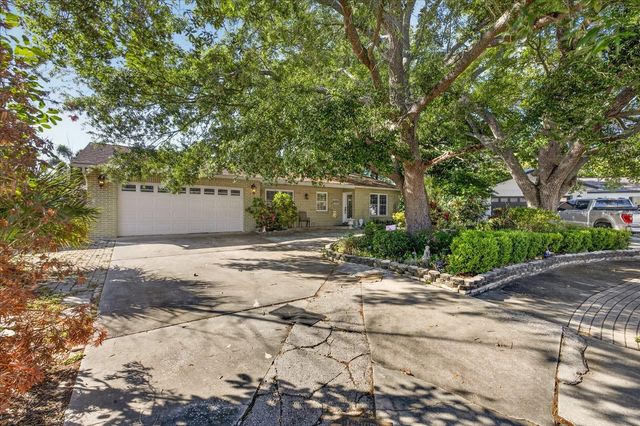 8404 SANDSTONE COURT, Tampa, FL 33615