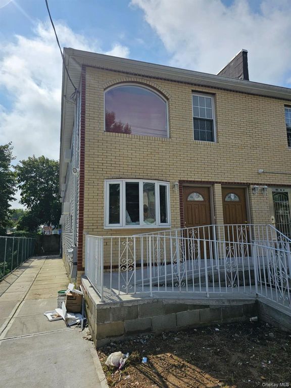 14654 106th Avenue 2nd Floor, Jamaica, NY 11435