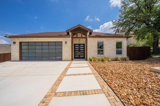212 Castle Pines Dr, Kerrville, TX 78028