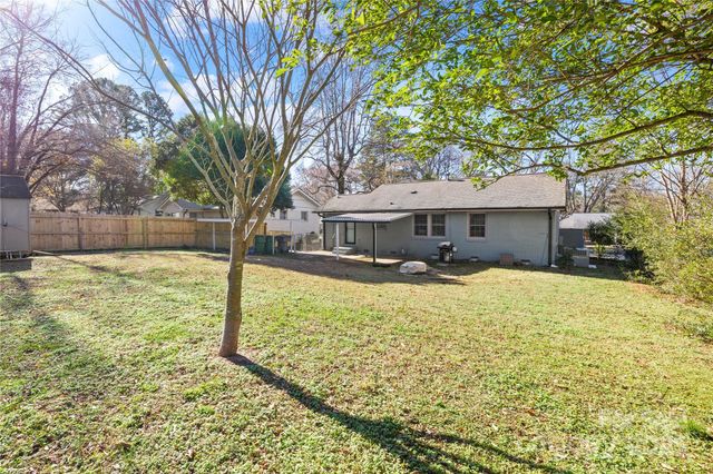 4017 Abbeydale Drive, Charlotte, NC 28205