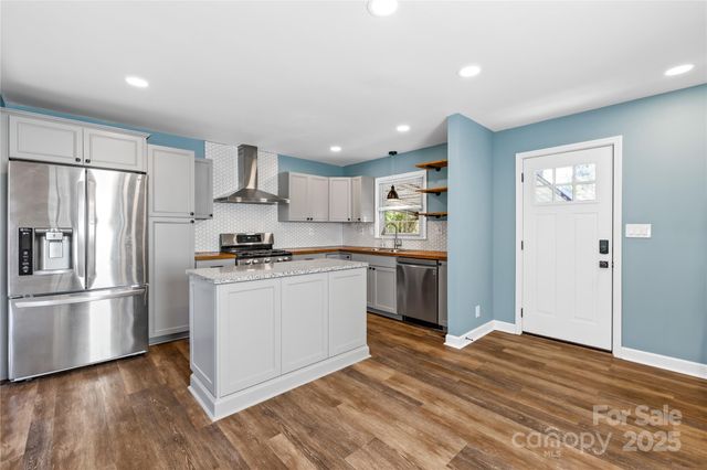 4017 Abbeydale Drive, Charlotte, NC 28205