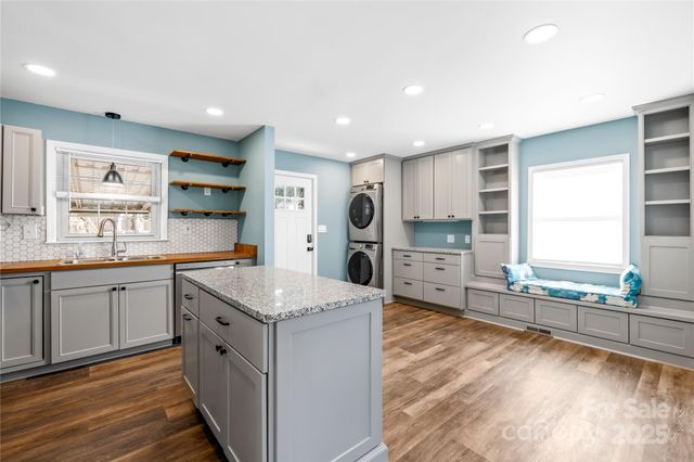 4017 Abbeydale Drive, Charlotte, NC 28205