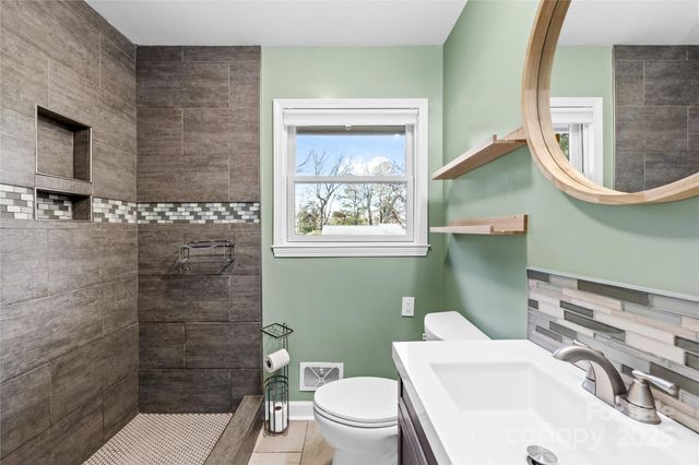 4017 Abbeydale Drive, Charlotte, NC 28205