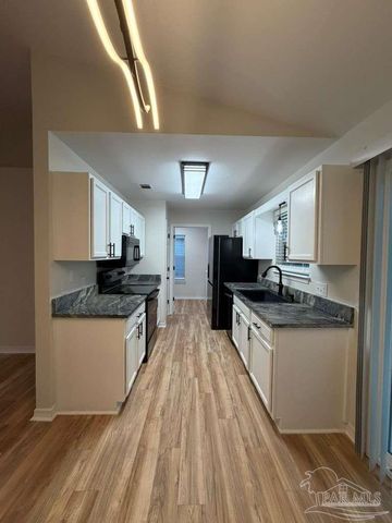 5327 Overbrook Dr, Milton, FL 32570