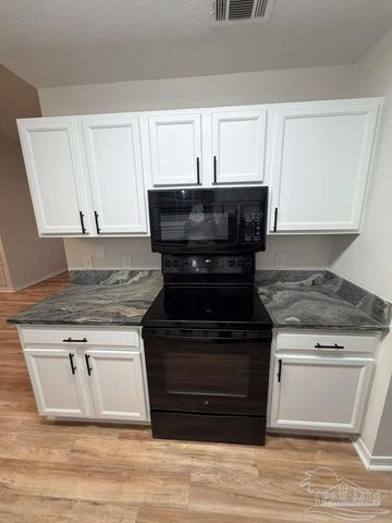 5327 Overbrook Dr, Milton, FL 32570