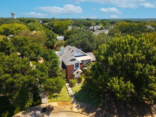2702 Stratford Court, Euless, TX 76039