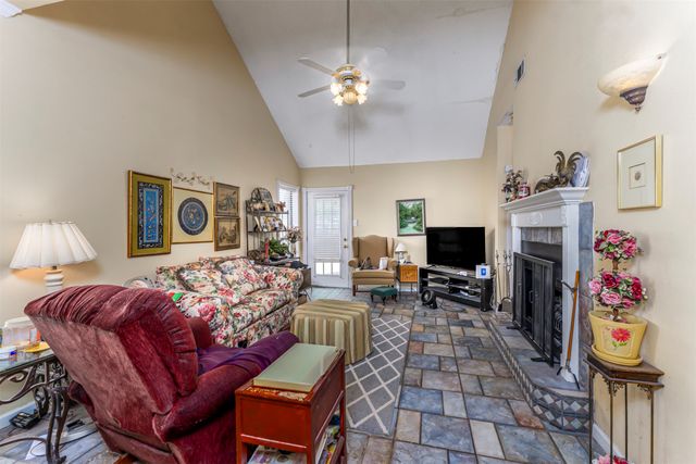 2702 Stratford Court, Euless, TX 76039