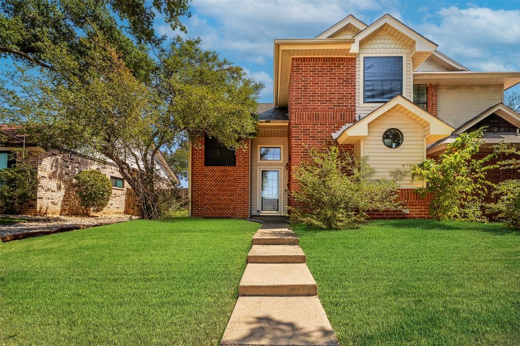 2702 Stratford Court, Euless, TX 76039