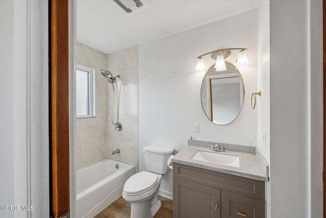 1736 Parkway Drive, North, Maumee, OH 43537