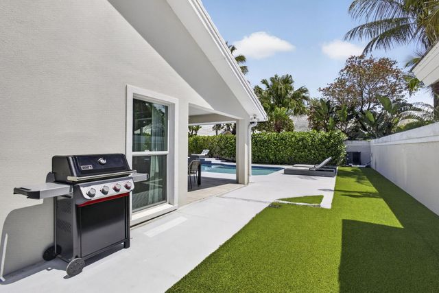 2760 White Wing Lane, West Palm Beach, FL 33409