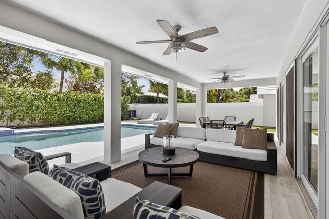 2760 White Wing Lane, West Palm Beach, FL 33409