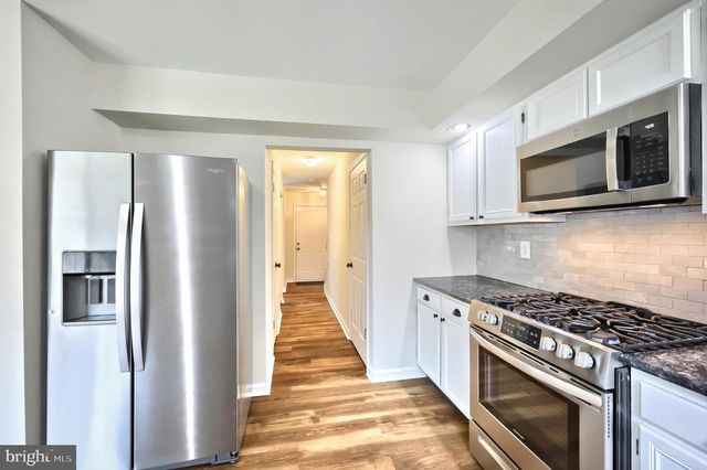 152 CROWN POINTE DR, York, PA 17402