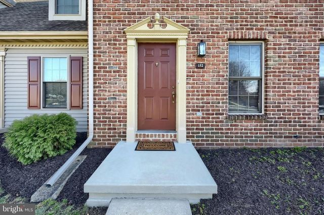 152 CROWN POINTE DR, York, PA 17402