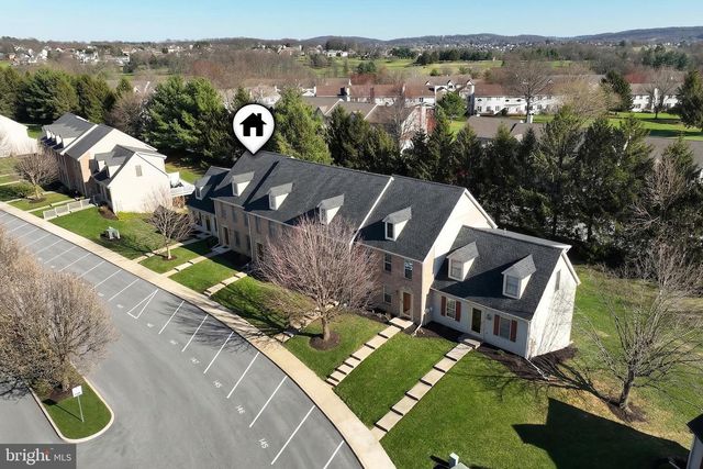 152 CROWN POINTE DR, York, PA 17402