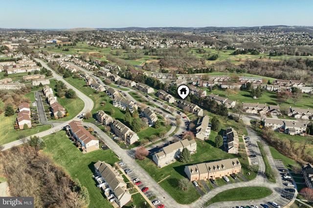 152 CROWN POINTE DR, York, PA 17402