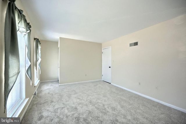 152 CROWN POINTE DR, York, PA 17402