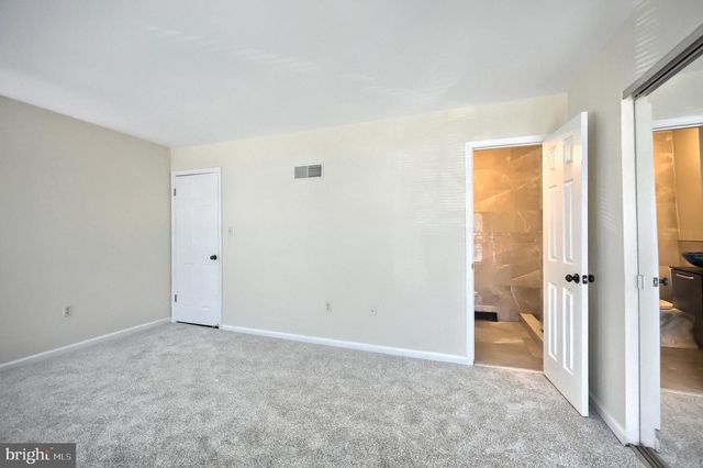 152 CROWN POINTE DR, York, PA 17402