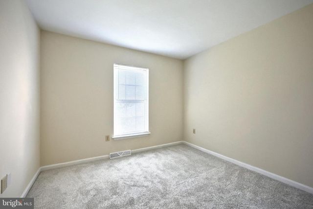 152 CROWN POINTE DR, York, PA 17402