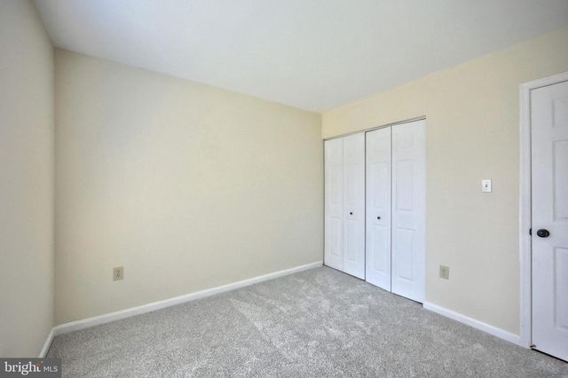 152 CROWN POINTE DR, York, PA 17402