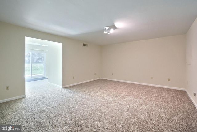 152 CROWN POINTE DR, York, PA 17402