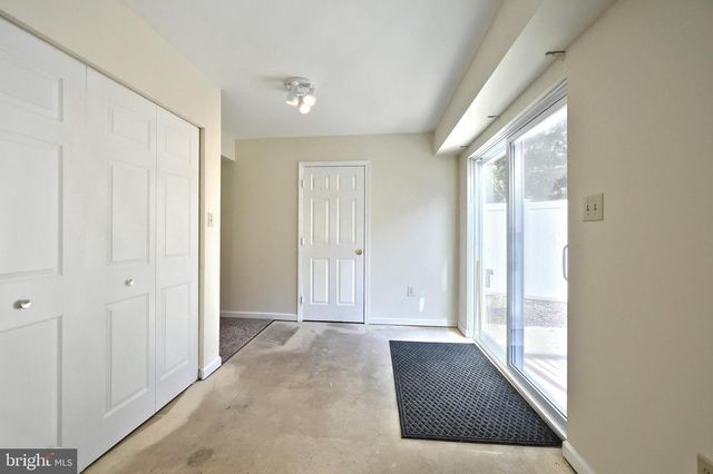 152 CROWN POINTE DR, York, PA 17402