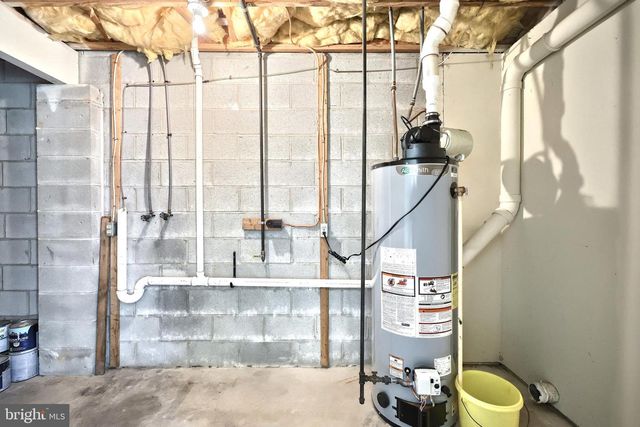 152 CROWN POINTE DR, York, PA 17402