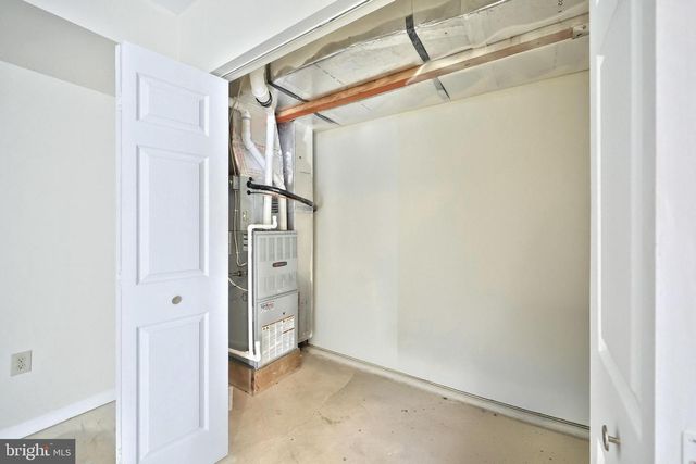 152 CROWN POINTE DR, York, PA 17402