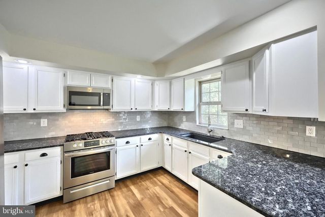 152 CROWN POINTE DR, York, PA 17402