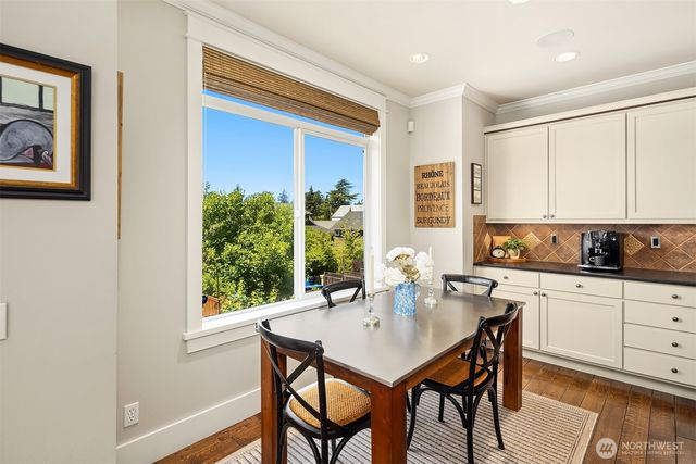 1109 33rd Avenue E, Seattle, WA 98112