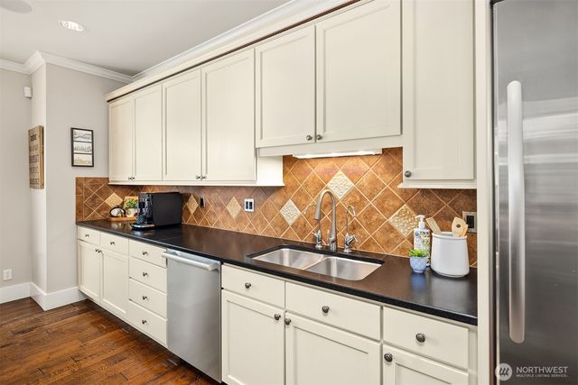 1109 33rd Avenue E, Seattle, WA 98112