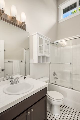 1109 33rd Avenue E, Seattle, WA 98112