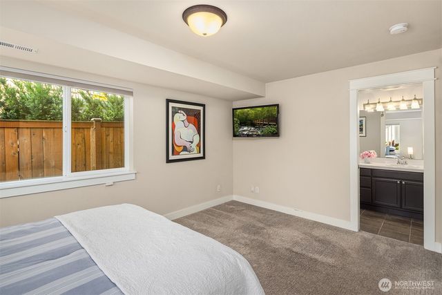 1109 33rd Avenue E, Seattle, WA 98112