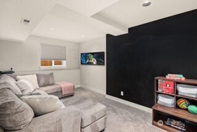 1109 33rd Avenue E, Seattle, WA 98112